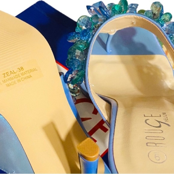 Rouge Helium Women’s Zeal Square Toe Flower Petal Gems Thong Sandal High Heels - Picture 3 of 3